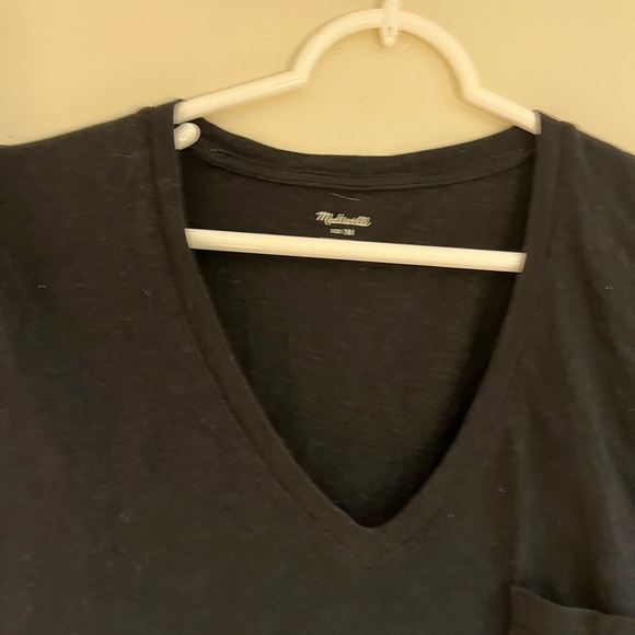Madewell Whisper Cotton V-Neck Pocket Tee Shirt. - Picture 5 of 8